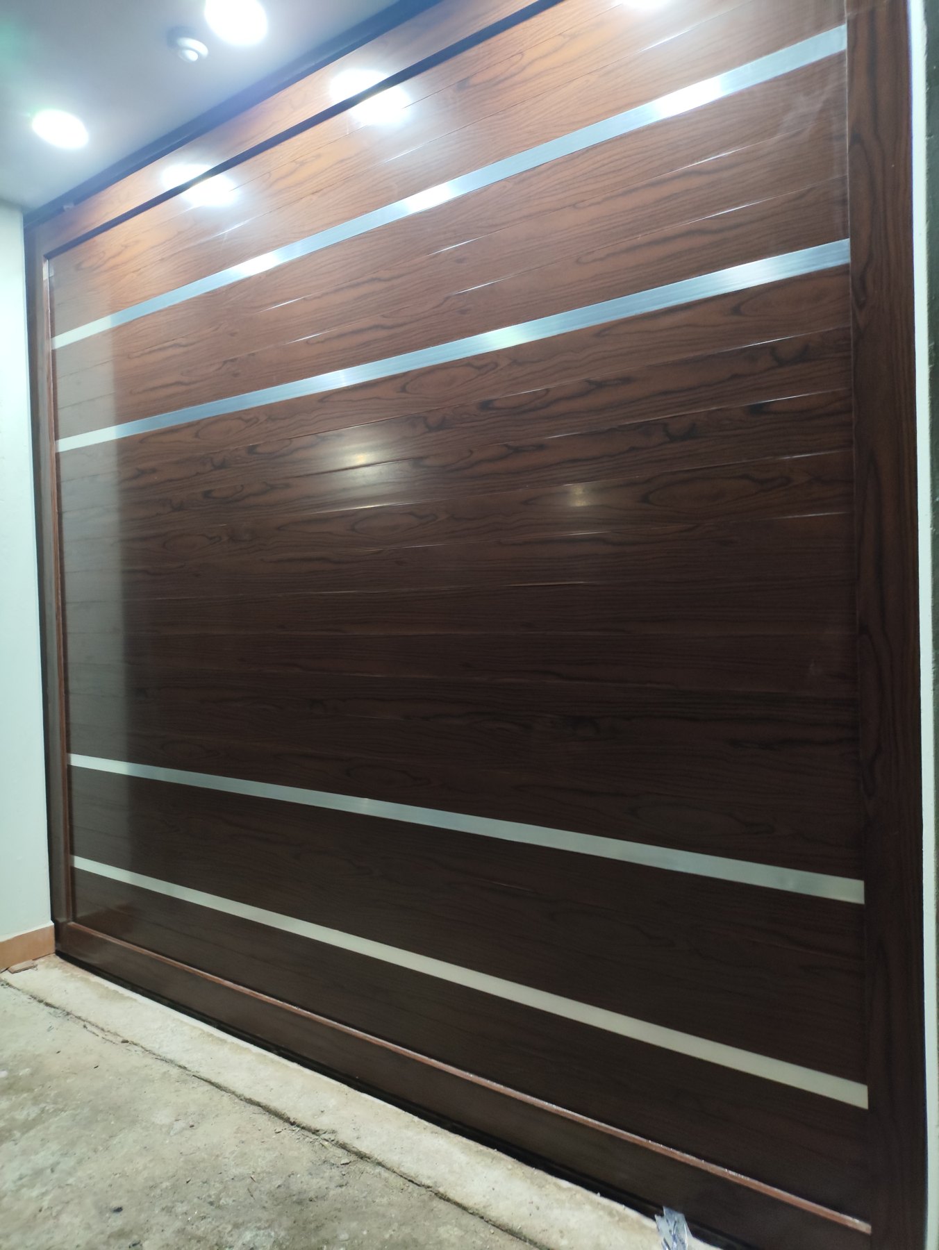 Texturado madera con detalles inox